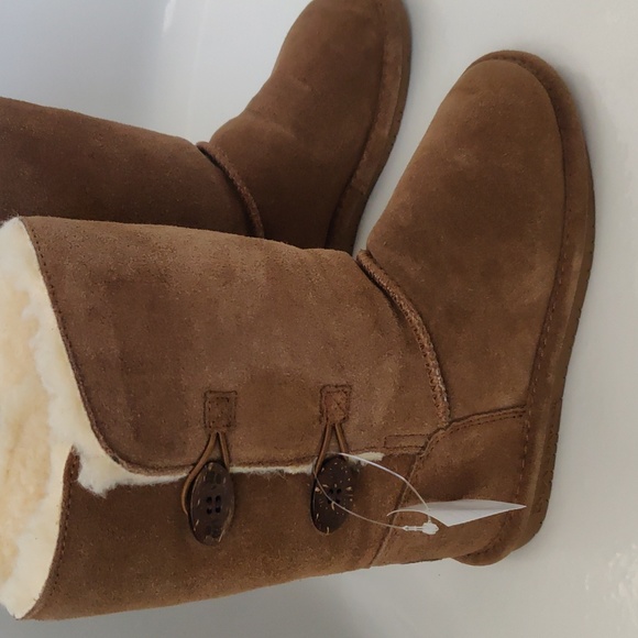New! BearPaw 2250Y Tan, Lori, girls Suede side 2 button/loop closure sz 3 Boot - Picture 2 of 11